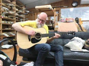 デビッド・グリアーさんが沖田ギター工房に来店されました!